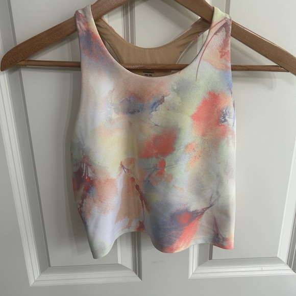 EUC athleisure set size XXL Old Navy watercolor floral. Crop tank and shorts set - Picture 3 of 11